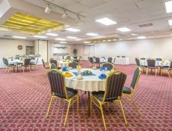 Days Inn Hotel & Conference Center - Meadville Room photo